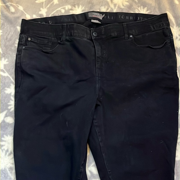 NWOT Torrid Bombshell Skinny Jeans - black  “feel the fit” Sz Torrid 26R - Picture 3 of 12